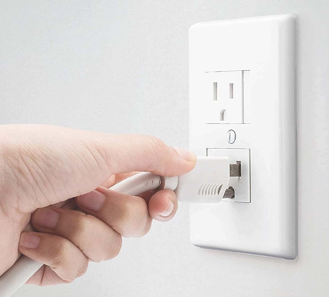 Safety Innovations Self-Closing Babyproof Outlet Covers - (For Center Screw Outlets Only) An Alternative To Wall Socket Plugs for Child Proofing, (12-Pack), (1-Screw), (White) White)
