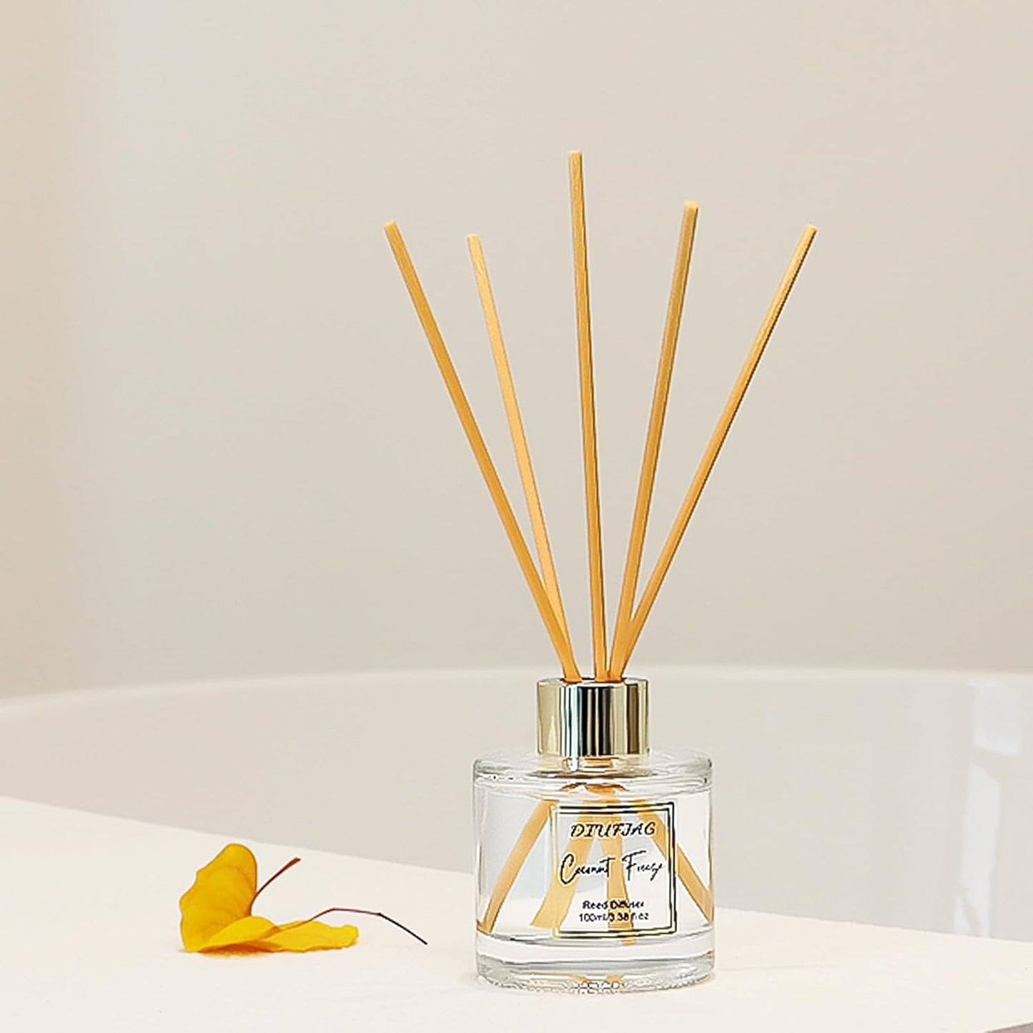 100ml Scent Diffuser with 6 Fiber Sticks, 3.5 oz Reed Diffuser Set Aromatherapy Fragrance Diffusers Air Fresheners for Home Bedroom Bathroom (Coconut)