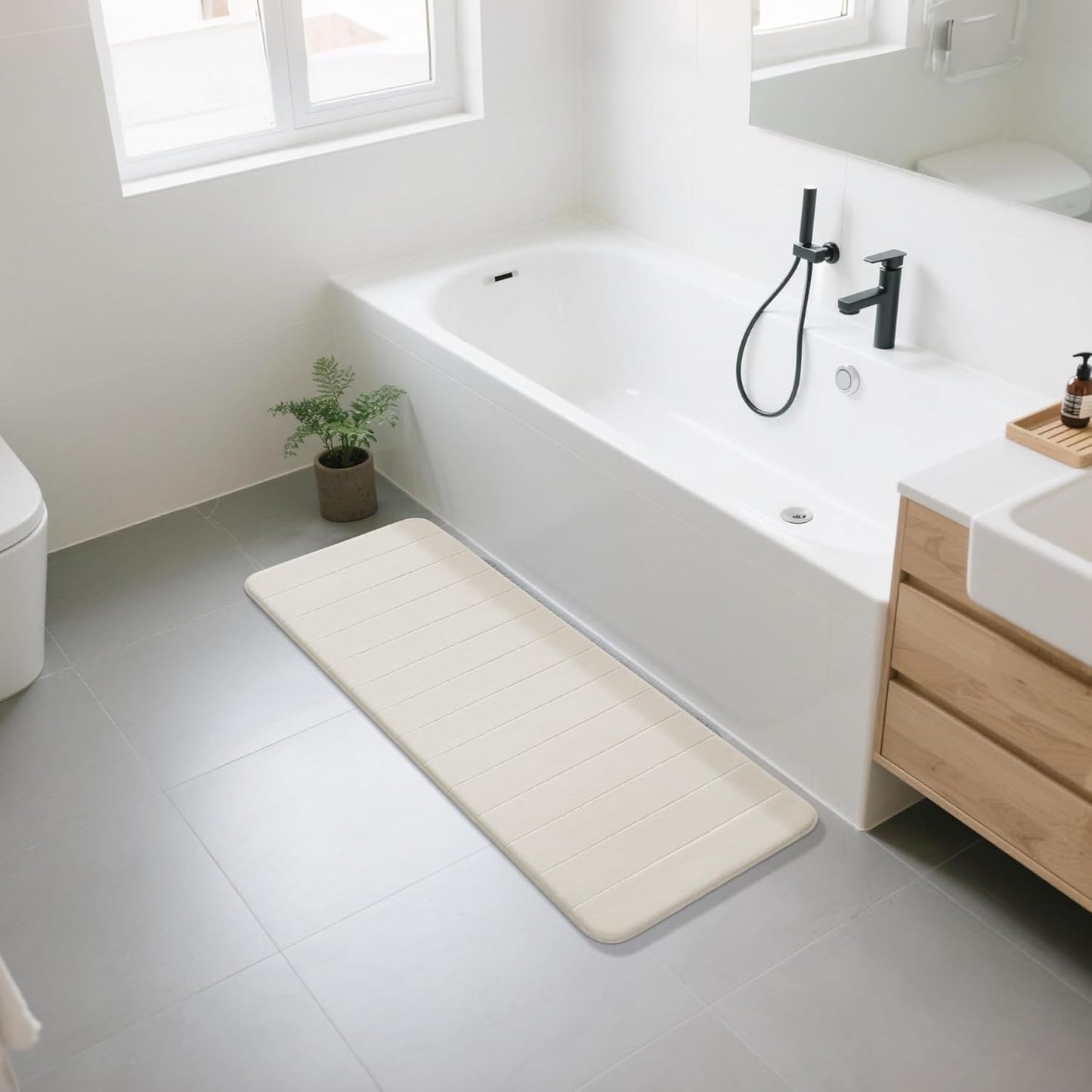 Yimobra Memory Foam Bath Mat, Super Soft Absorbent Bathroom Rug Non Slip, Quick Dry, Machine Washable Floor Carpet for Tub Shower, Home Decor Accessories, 24x17, Grey