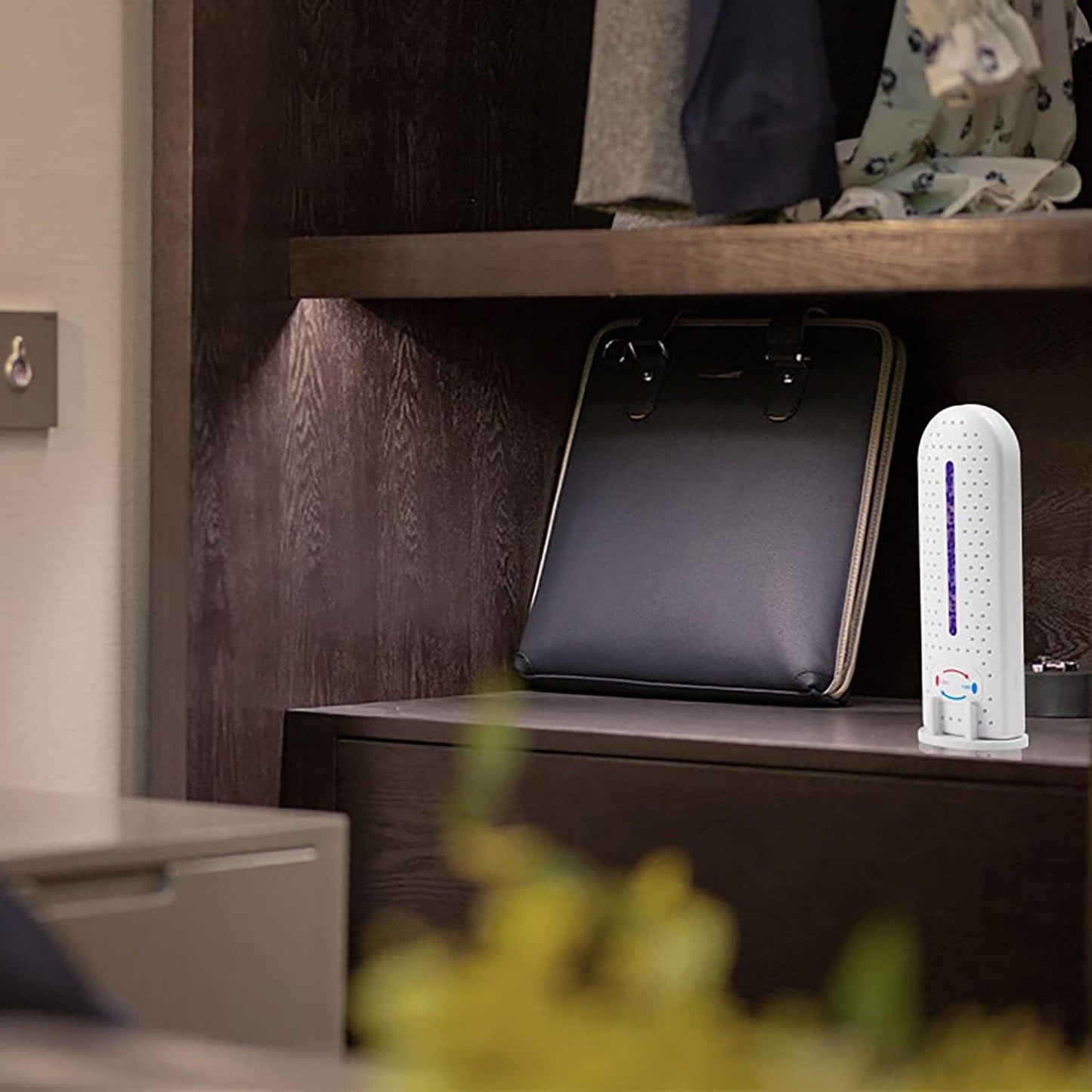 Electric Dehumidifier, USB Rechargeable Rectangle Air Dehumidifier 16.8x5.8cm/6.6x2.3in Mini Portable Dehumidifying Machine for Home Wardrobe Cabinet