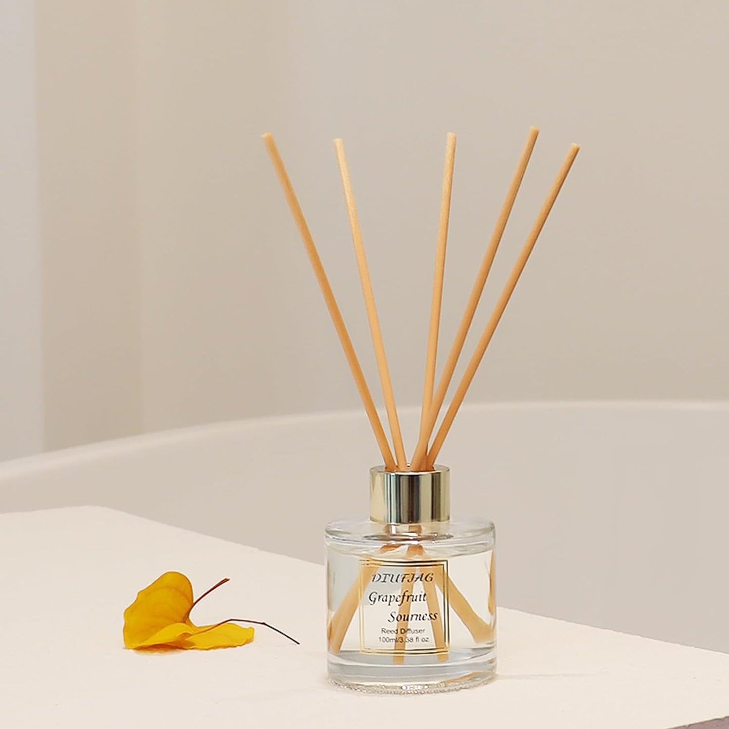 100ml Scent Diffuser with 6 Fiber Sticks, 3.5 oz Reed Diffuser Set Aromatherapy Fragrance Diffusers Air Fresheners for Home Bedroom Bathroom (Coconut)