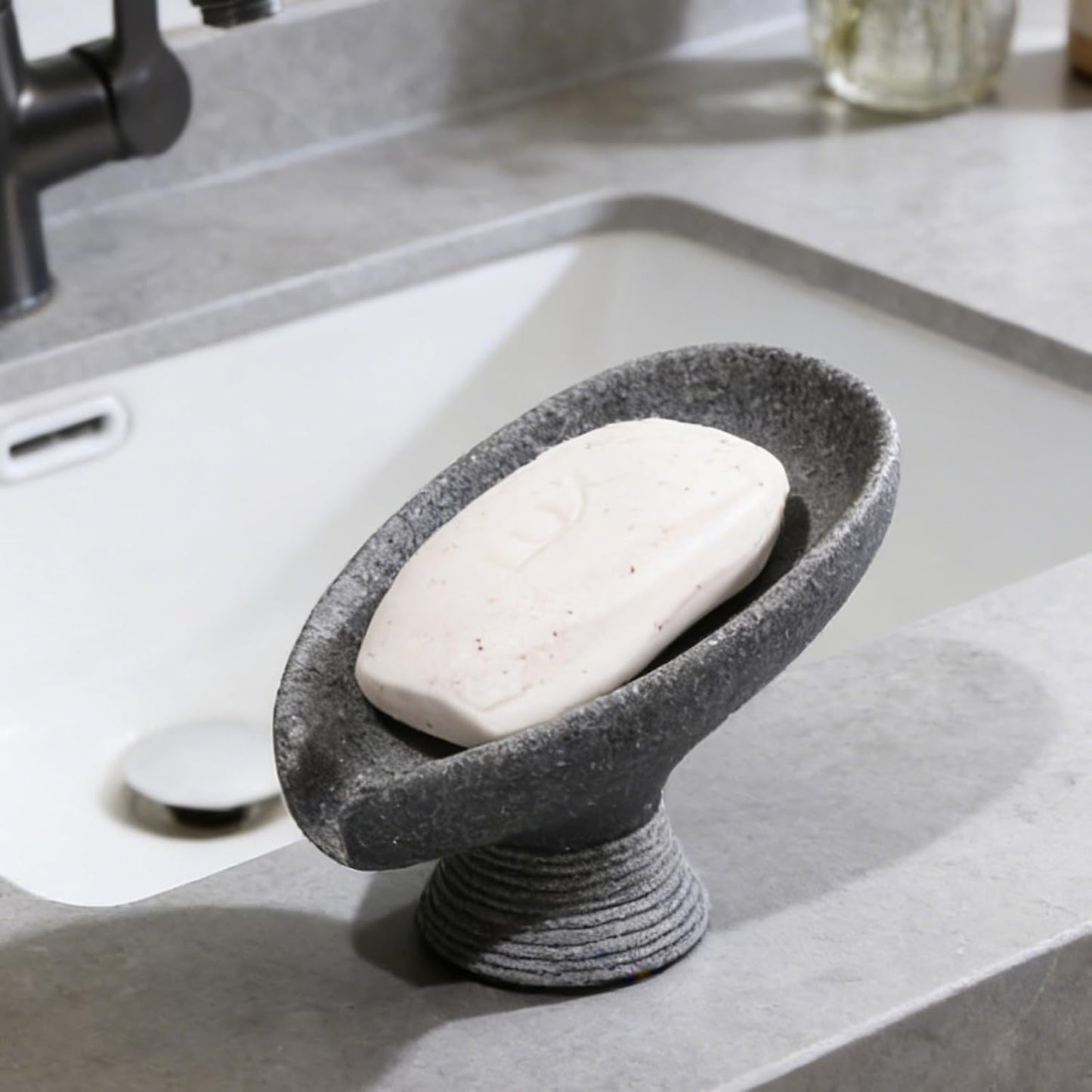 Self Draining Soap Dish with Suction Cup, Leaf Shaped Resin Soap Holder for Bathroom, Shower, Sink & Kitchen (Beige)