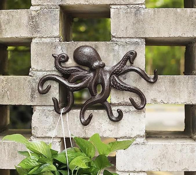 Cast Iron Coat Hooks Rustic Octopus Key Holder Heavy Duty Hooks Wall Mounted with 6 Tentacles for Keys, Towel, Bags, Scarf, Cup, Hat
