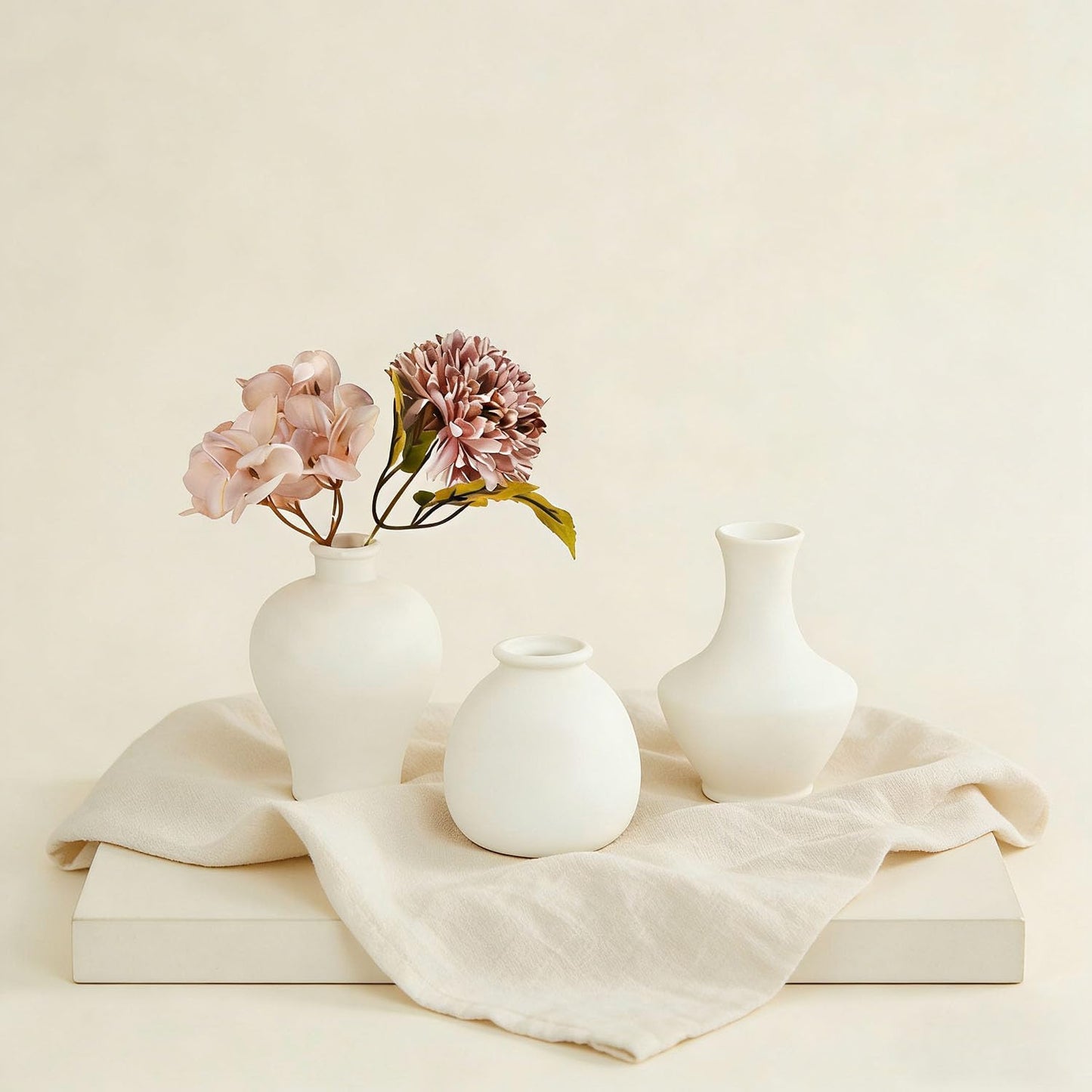 Daittin 3-Piece Ceramic Bud Vases Set - Small White Matte Vases for Dried Flowers, Decorative Mini Vases for Home Decor, Tabletop, Shelf, Office & Bedroom, Ideal for Housewarmings & Gift-Giving