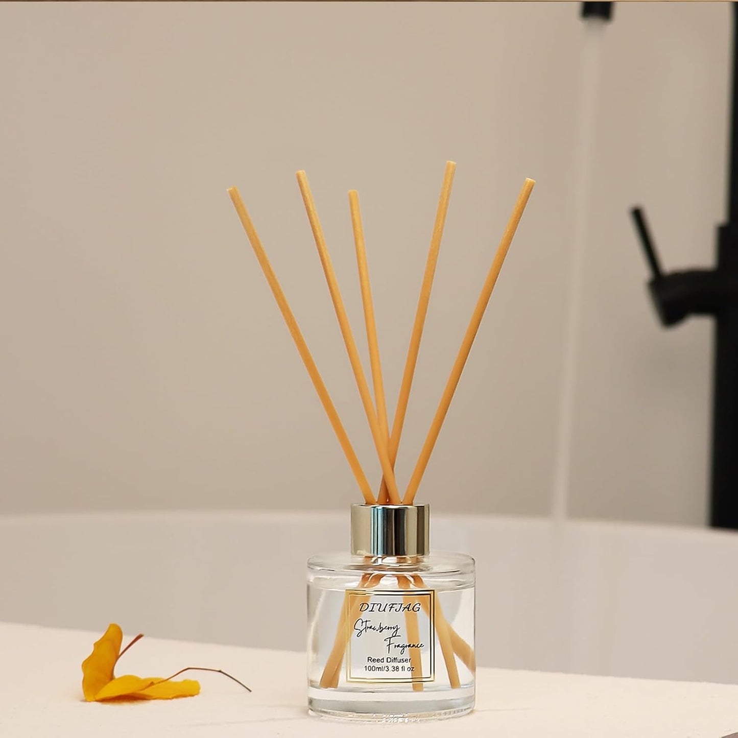 100ml Scent Diffuser with 6 Fiber Sticks, 3.5 oz Reed Diffuser Set Aromatherapy Fragrance Diffusers Air Fresheners for Home Bedroom Bathroom (Coconut)