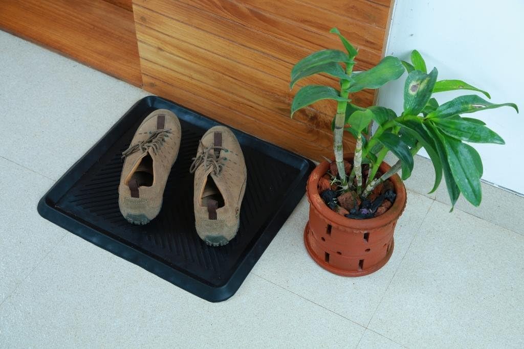 IRONGATE Heavy Duty Big Foot Boot Tray Door Mat - Set of 2 Multi Purpose Rugged Black Rubber All Weather Shoe Tray - Indoor Outdoor Entryway Garage Pet Feeding Mat Painting Projects Clean Ups - 16x18