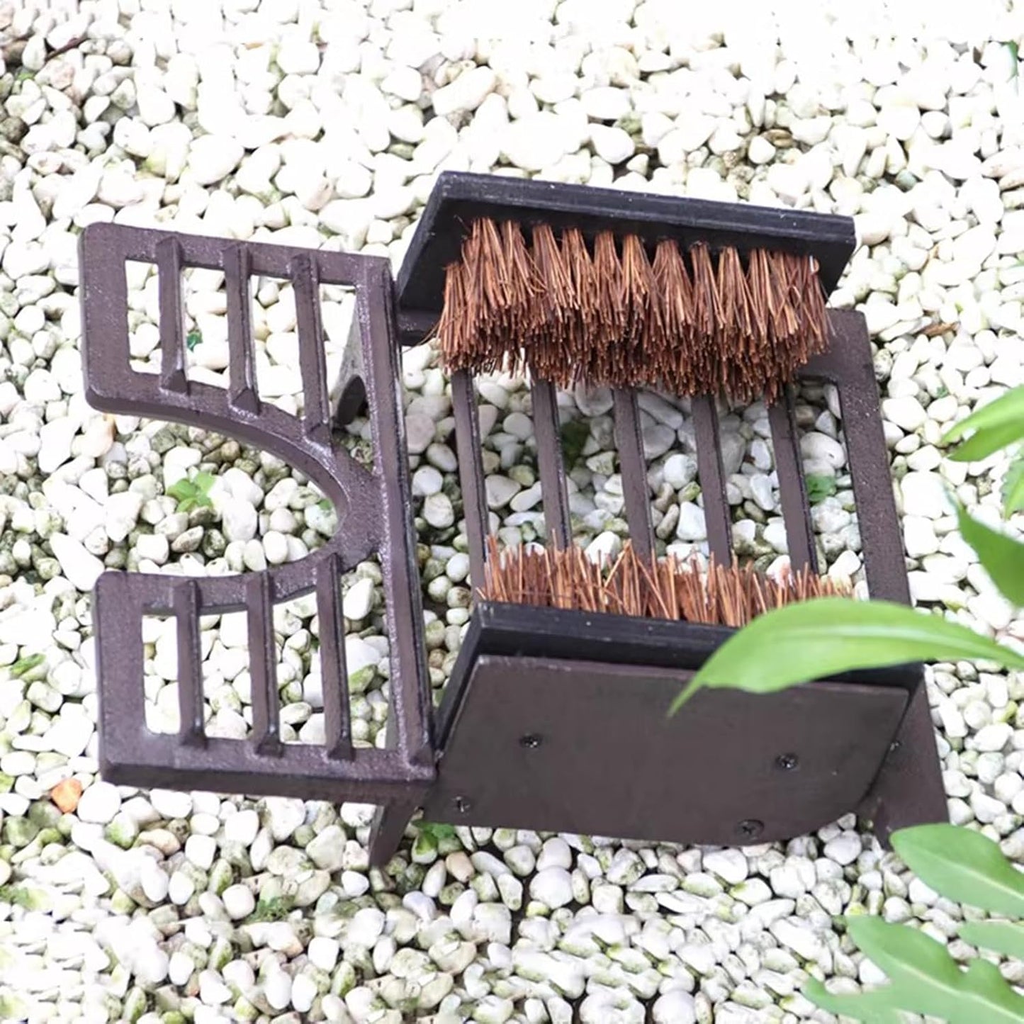 Cast Iron Shoe Brush, Rust Brown Shoe Cleaner with Bristles, 4.3 Inch Height Boot Scraper Mat for Porch, Entryway, Hallway