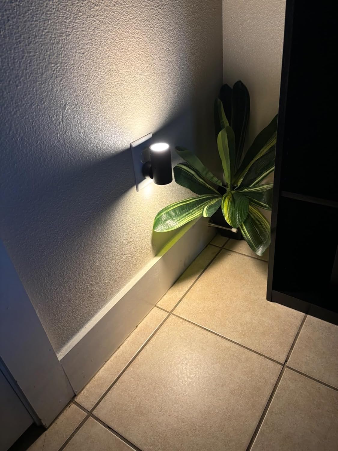 TSEXES LED Night Lights Plug into Wall, Dusk to Dawn Sensor,5-300LM Adjustable Brightness, Soft White 3000K,Dimmable Night Lights for Kitchen,Hallway Bedroom,Stairs, 2 Pack