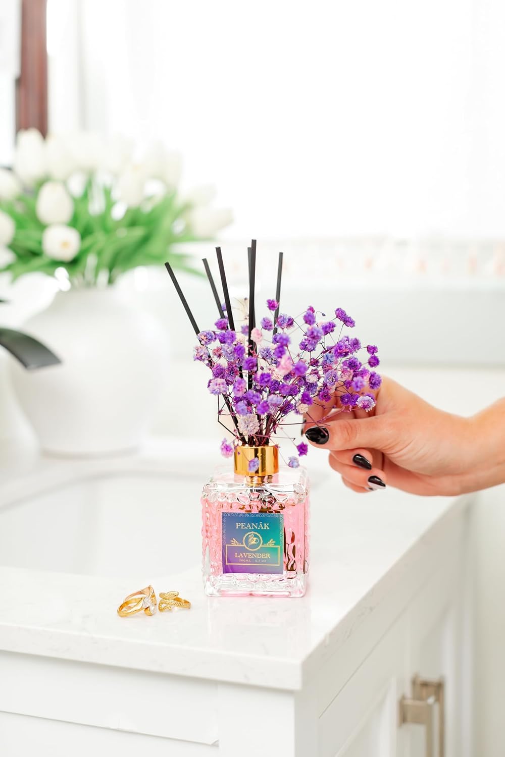 PEANÄK Reed Diffuser Set - Sandalwood Rose Fragrance 6.7oz (200 ml) - Real Preserved Flowers & 8 Reed Sticks for Bathroom Shelf Decor Home Diffuser & Office Scent with Long Lasting Gift Scent