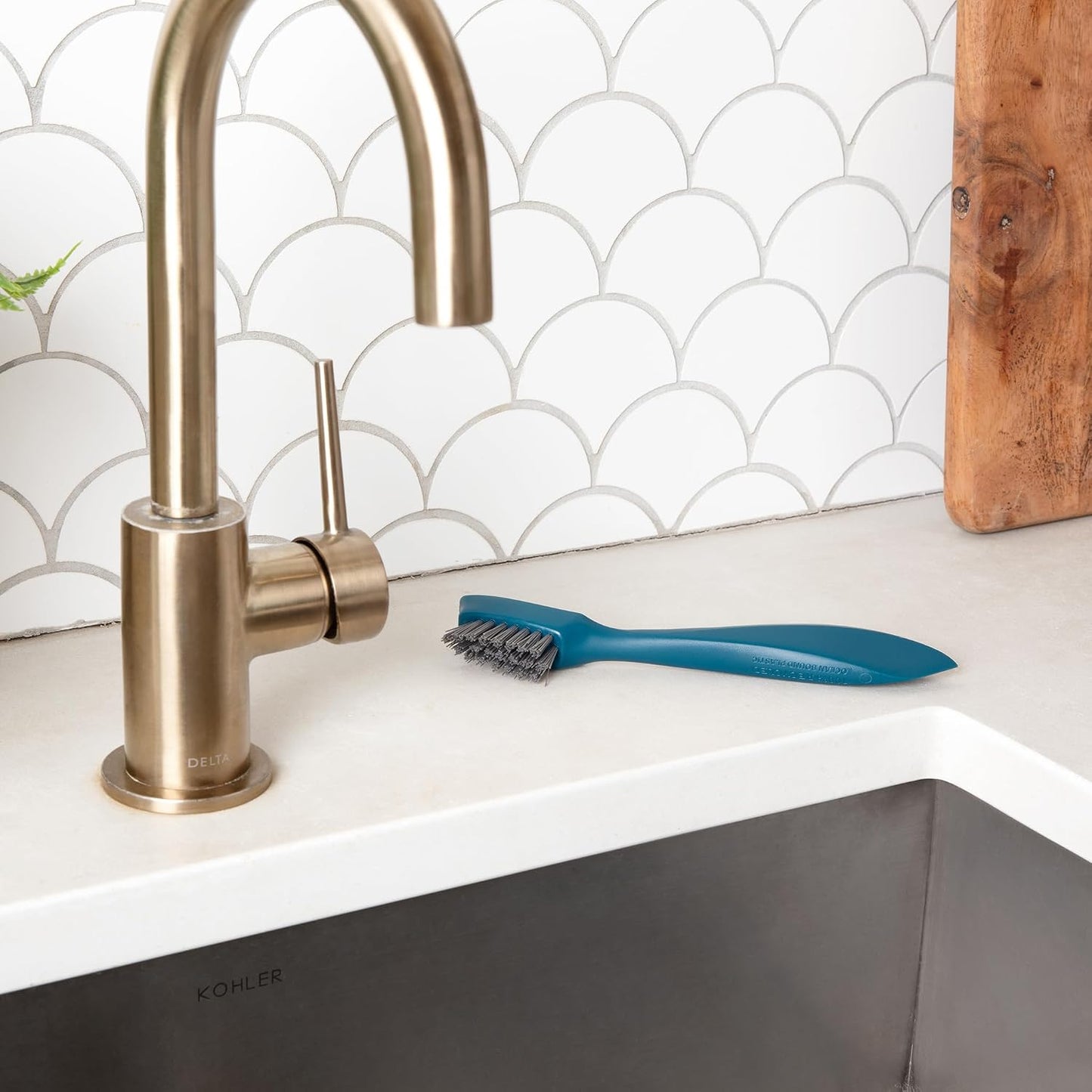 Full Circle Clean Ocean, Heavy Duty Dish Brush, Tough Bristles and Built-in Scraper, Perfect for Cast Iron, Sustainably Made 100% From Recycled Ghost Fishing Nets