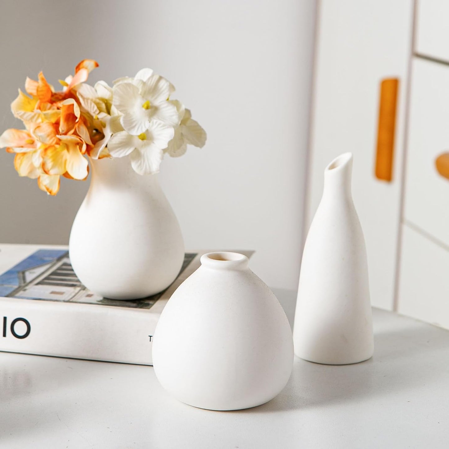 Tanvecle Small White Vases, Ceramic Bud Vase Set of 5, Mini Pottery Vases for Pampas Grass, Flowers, Decorative Vases for Home Modern Decor, Rustic Decor, Veses for Living Room Dining Table Shelves