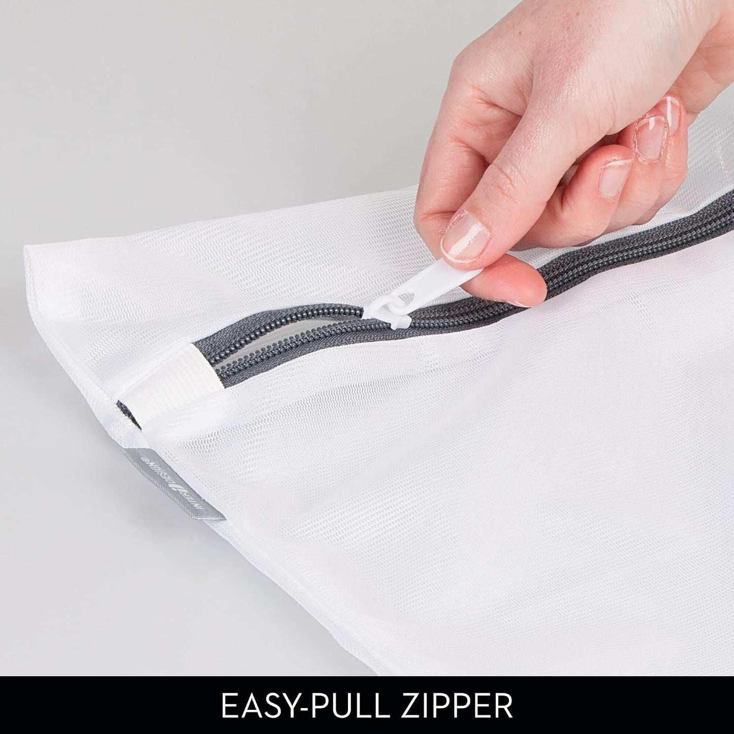 iDesign Mesh Laundry Bags with Built in Zipper for Cleaning Delicates– Set of 2, 1 Medium and 1 Large Bag, White