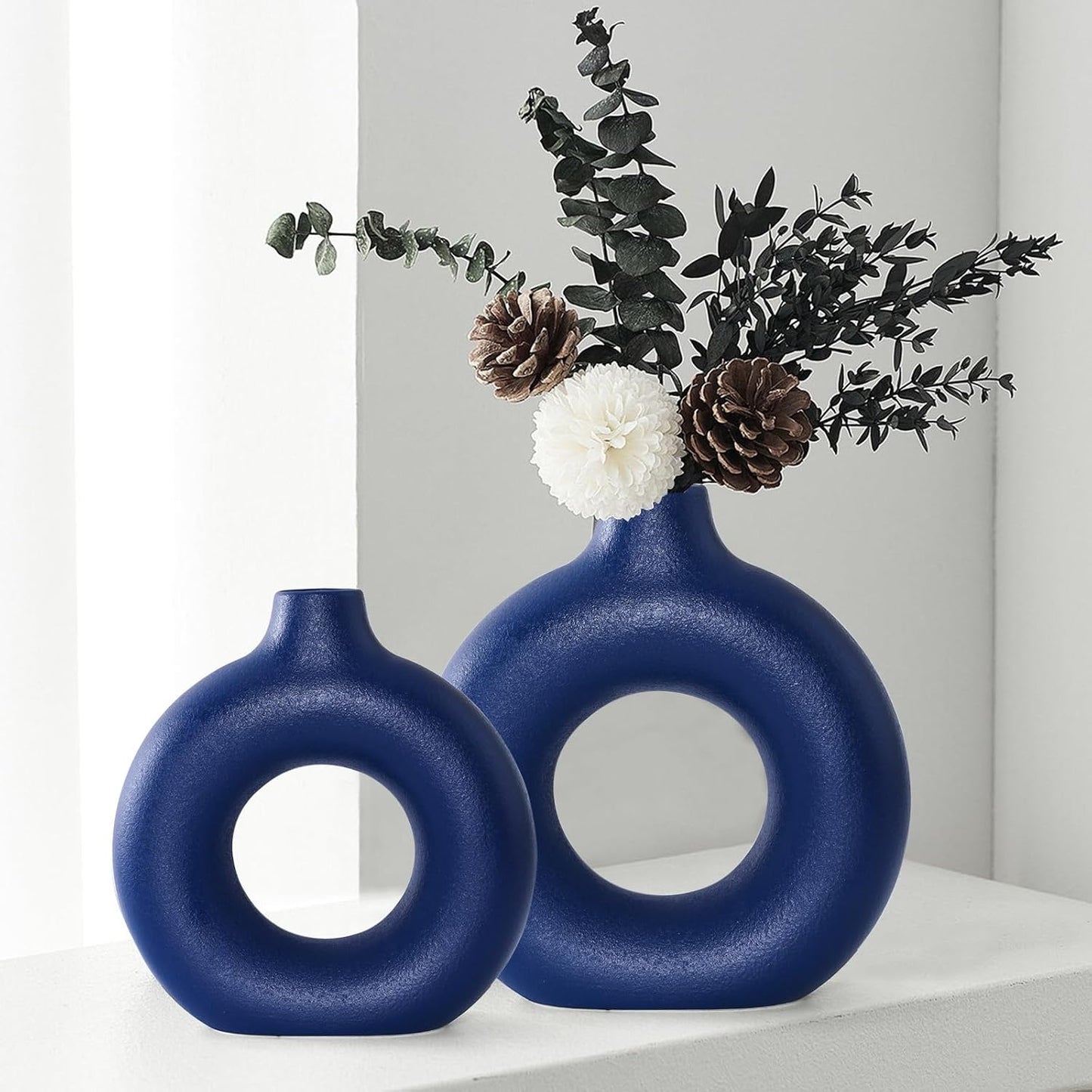 White Ceramic Donut Vase Set of 2, Hollow Matte Pampas Flower Vases for Boho Home Wedding Party Room Dinner Table Shelf Decor.（White）