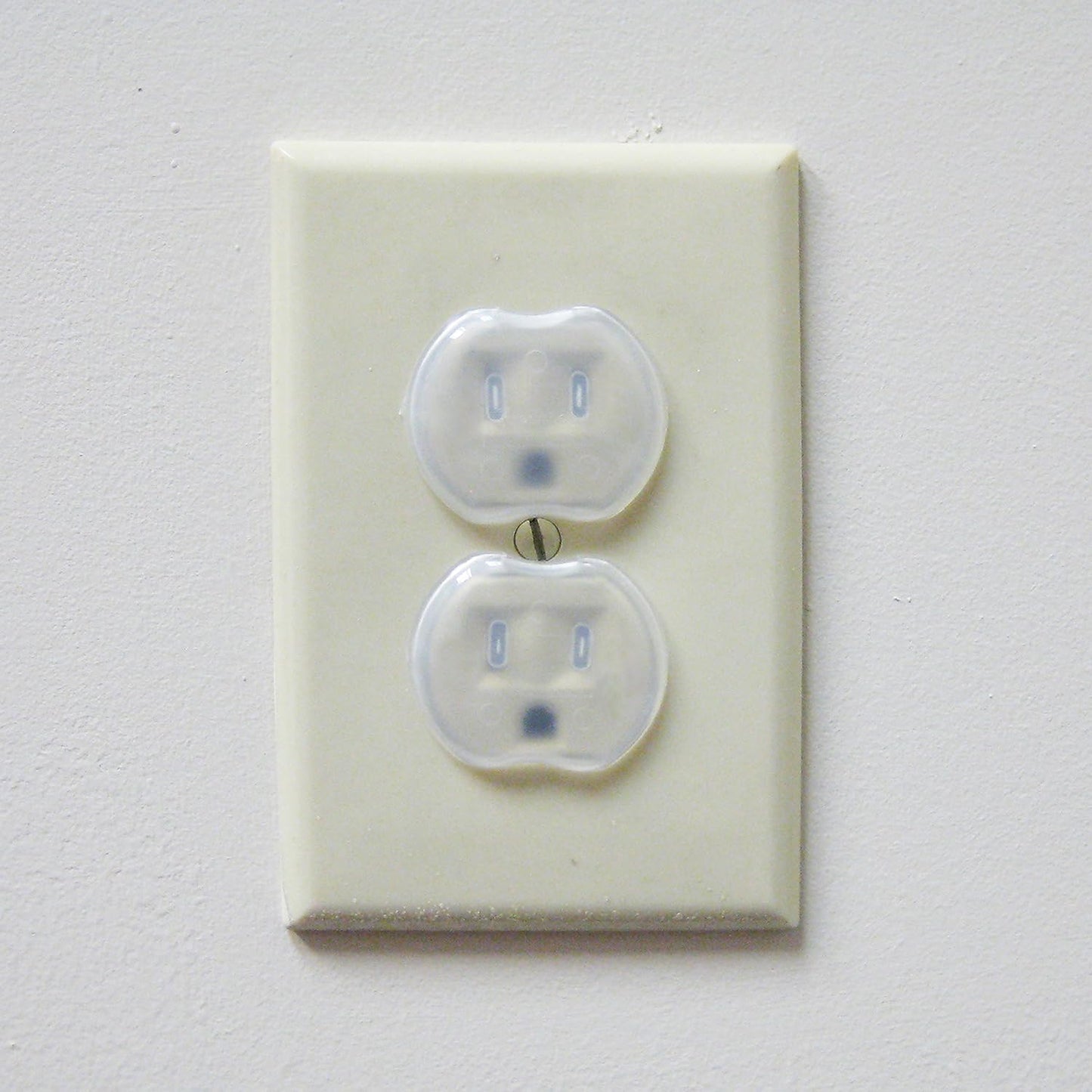 Dreambaby Plastic Baby Safety Outlet Plug Covers - 24 Pack - Outlet Covers Baby Proofing