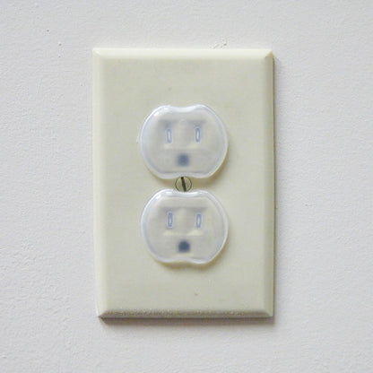 Dreambaby Plastic Baby Safety Outlet Plug Covers - 24 Pack - Outlet Covers Baby Proofing