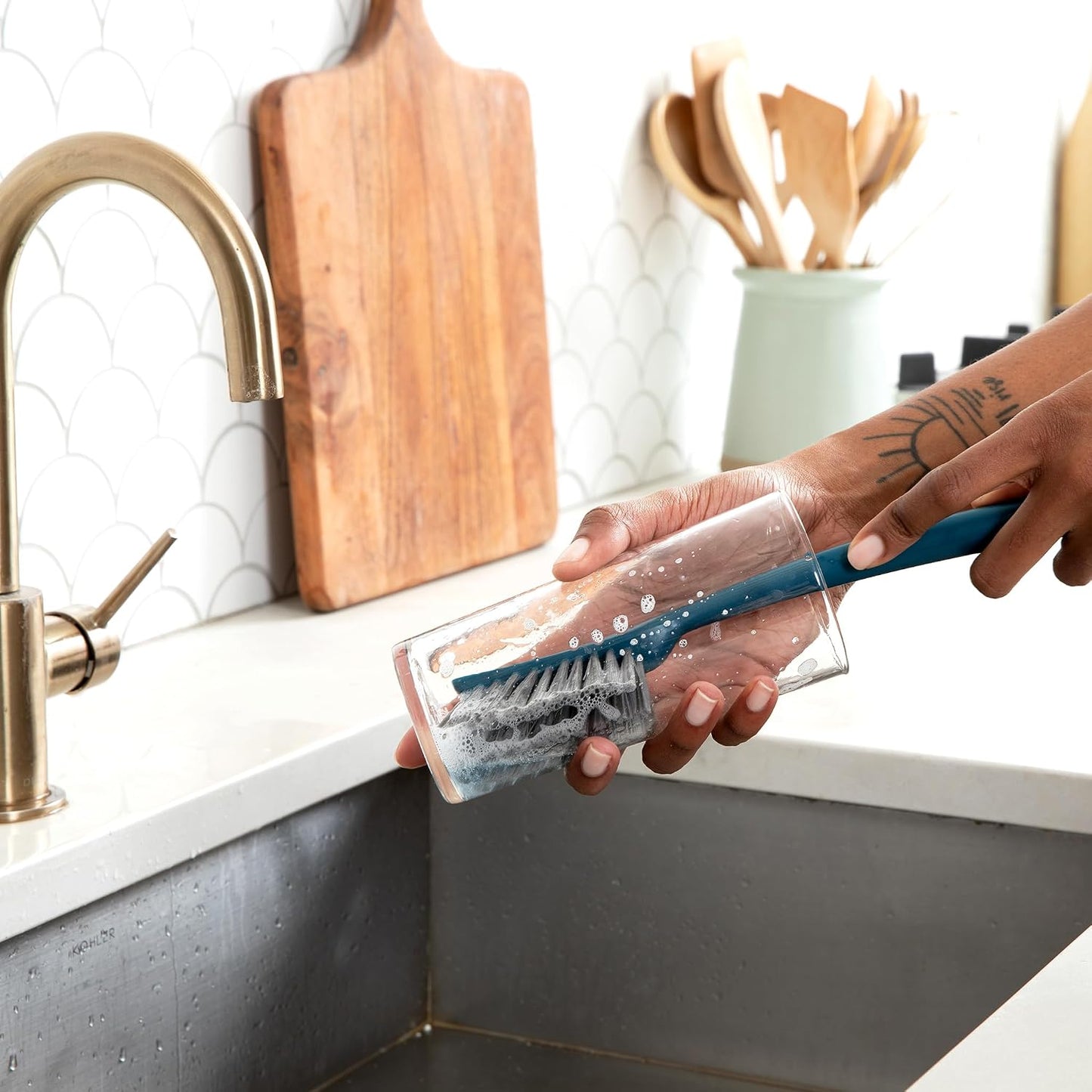 Full Circle Clean Ocean, Heavy Duty Dish Brush, Tough Bristles and Built-in Scraper, Perfect for Cast Iron, Sustainably Made 100% From Recycled Ghost Fishing Nets