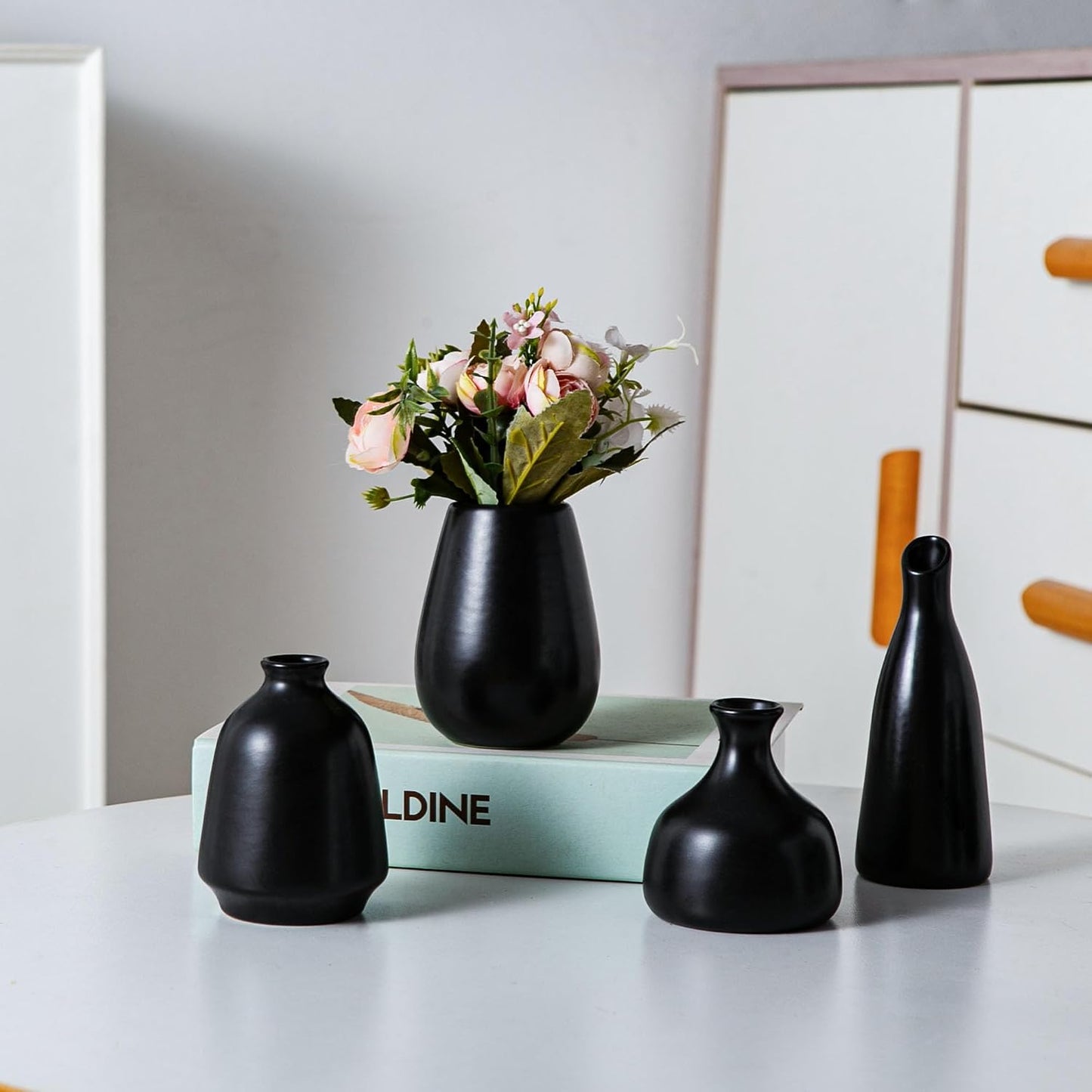 Tanvecle Small White Vases, Ceramic Bud Vase Set of 5, Mini Pottery Vases for Pampas Grass, Flowers, Decorative Vases for Home Modern Decor, Rustic Decor, Veses for Living Room Dining Table Shelves