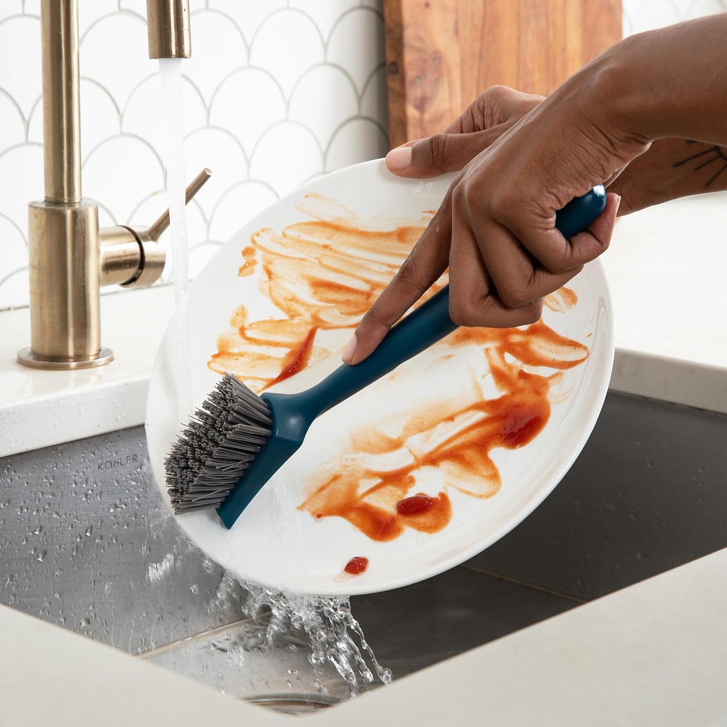 Full Circle Clean Ocean, Heavy Duty Dish Brush, Tough Bristles and Built-in Scraper, Perfect for Cast Iron, Sustainably Made 100% From Recycled Ghost Fishing Nets