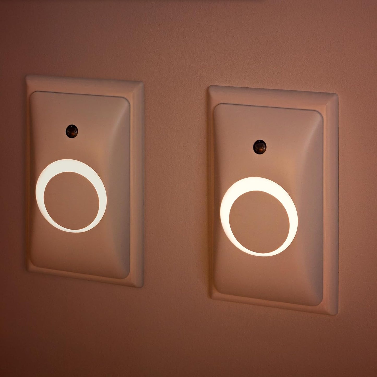 GlowGuard Childproof Outlet Covers & Night Light (1-Pack) | Secure & Tamper Resistant | Childproof, Babyproof, Toddler Proof, Child Safety Socket Cover | Light Sensor or Manual Toggle | Patent Pending