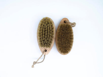 Natural Blend Bristle Laundry Brush Clothes Fabric Cleaning Brush for Non-Destructive Cleaning and Laundry Use for Scrubbing Stains on Delicate Fabrics Knitted Cotton Leather