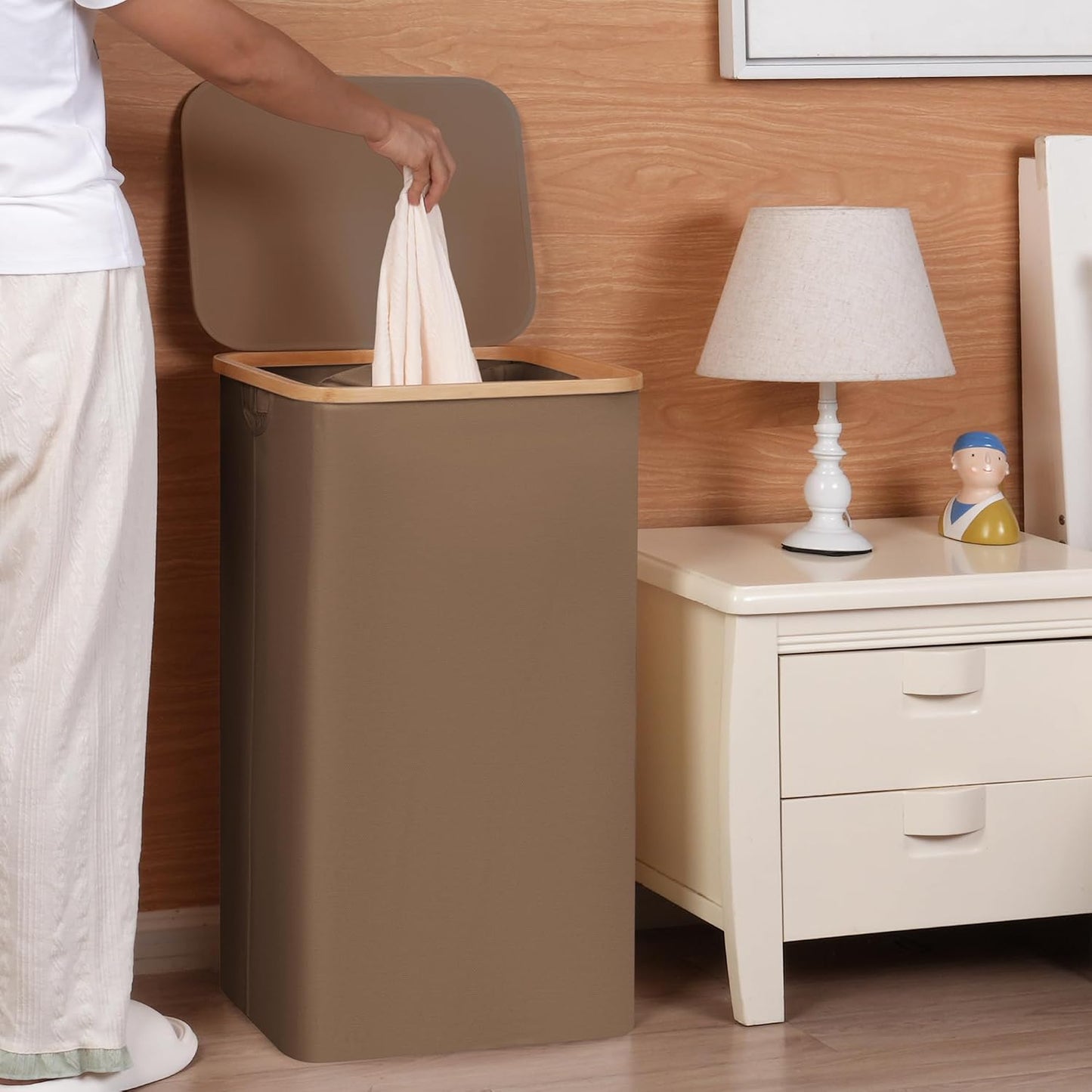 efluky Slim Laundry Basket with Lid, Narrow Laundry Hamper with Removable Bag, Skinny Dirty Clothes Basket with Bamboo Handles for Bathroom, Bedroom & Laundry Room, 75L Beige