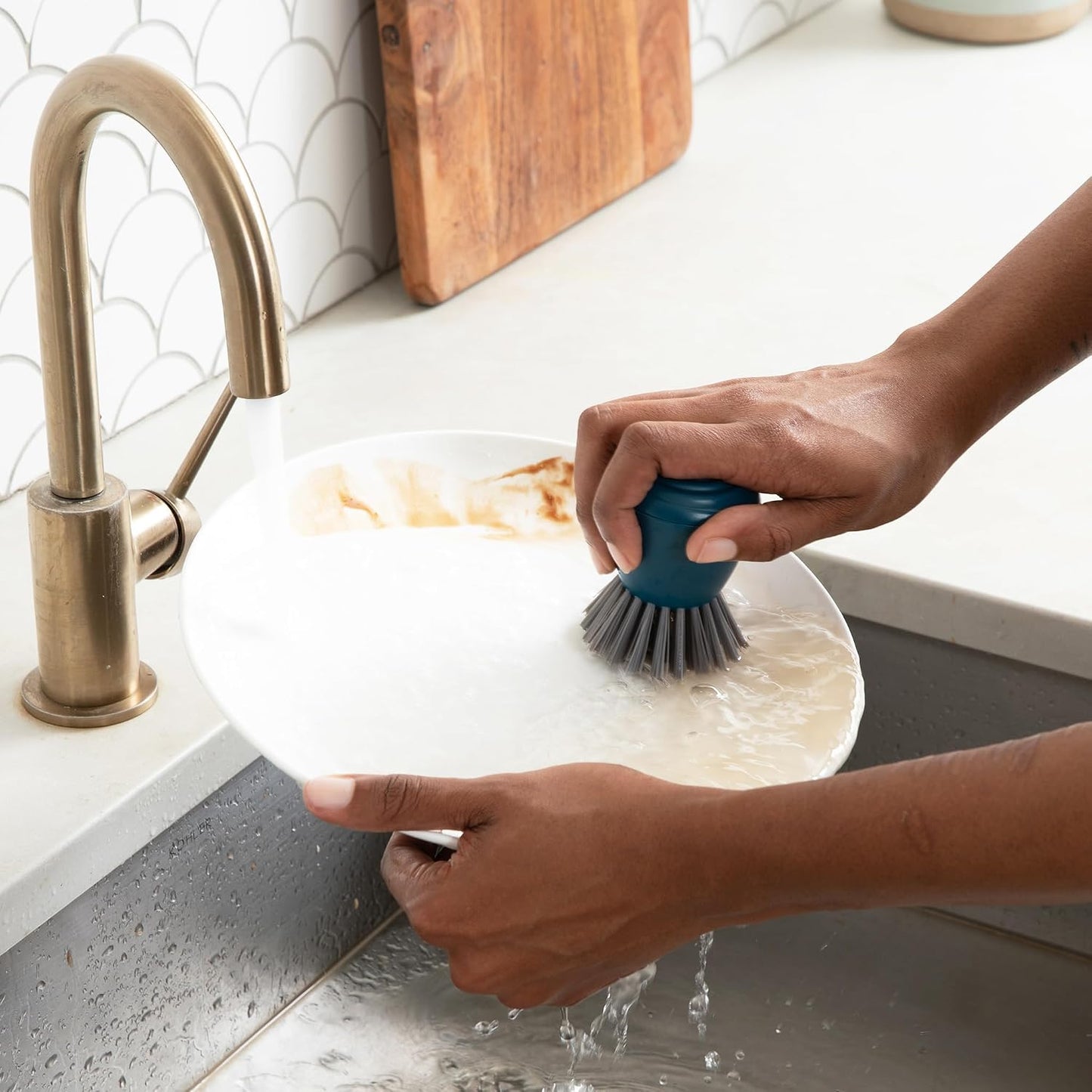 Full Circle Clean Ocean, Heavy Duty Dish Brush, Tough Bristles and Built-in Scraper, Perfect for Cast Iron, Sustainably Made 100% From Recycled Ghost Fishing Nets
