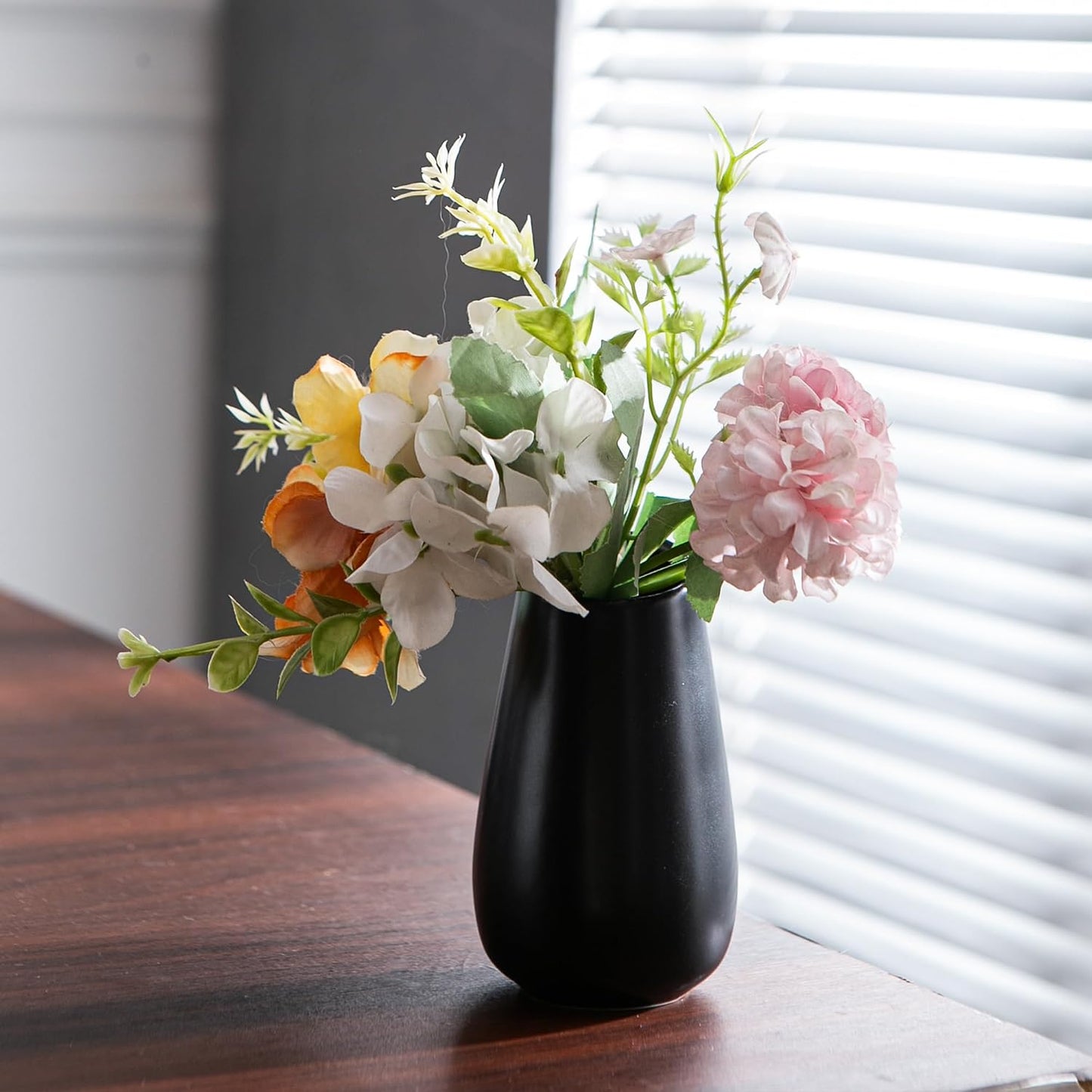 White Bud Vases, Ceramic Small Vase Set of 5, Mini Vases for Fresh and Dried Flowers, Modern Home Decor, Pottery Centerpiece Table Decorations