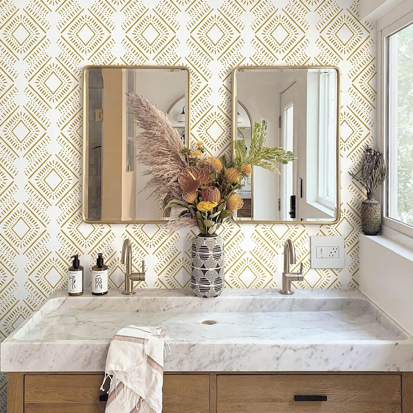 Heroad Boho Peel and Stick Wallpaper Beige Renter Friendly Wall Paper Peel and Stick Modern Contact Paper Neutral Geometric Wallpaper for Bedroom Bathroom Cabinets Decor Vinyl Waterproof 17.3"x78.7"