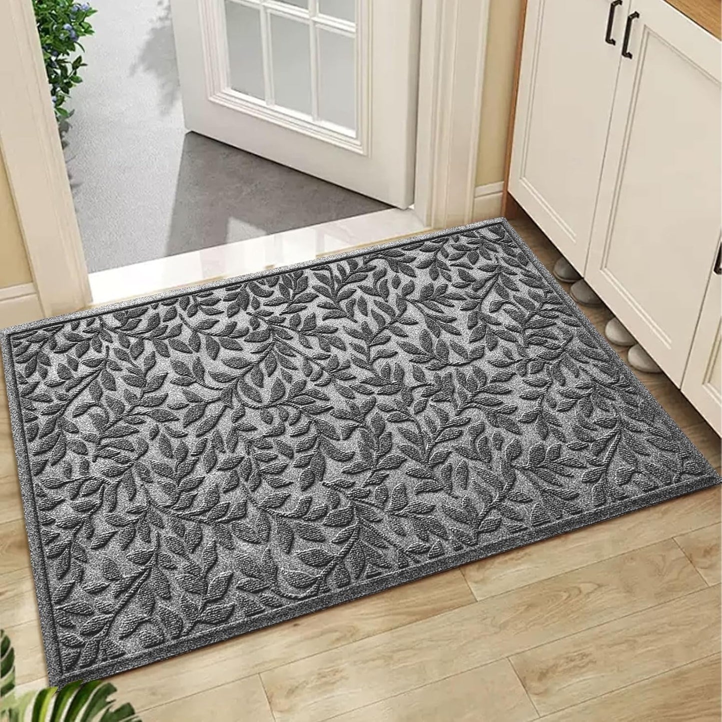 Bulijojo Sturdy Front Entrance Doormats,Durable Heavy Duty Welcome Mat,Thick Absorbent Natural Rubber Non Slip Mat,Easy Clean Entryway Mat 17x30 Inch Leaves Green