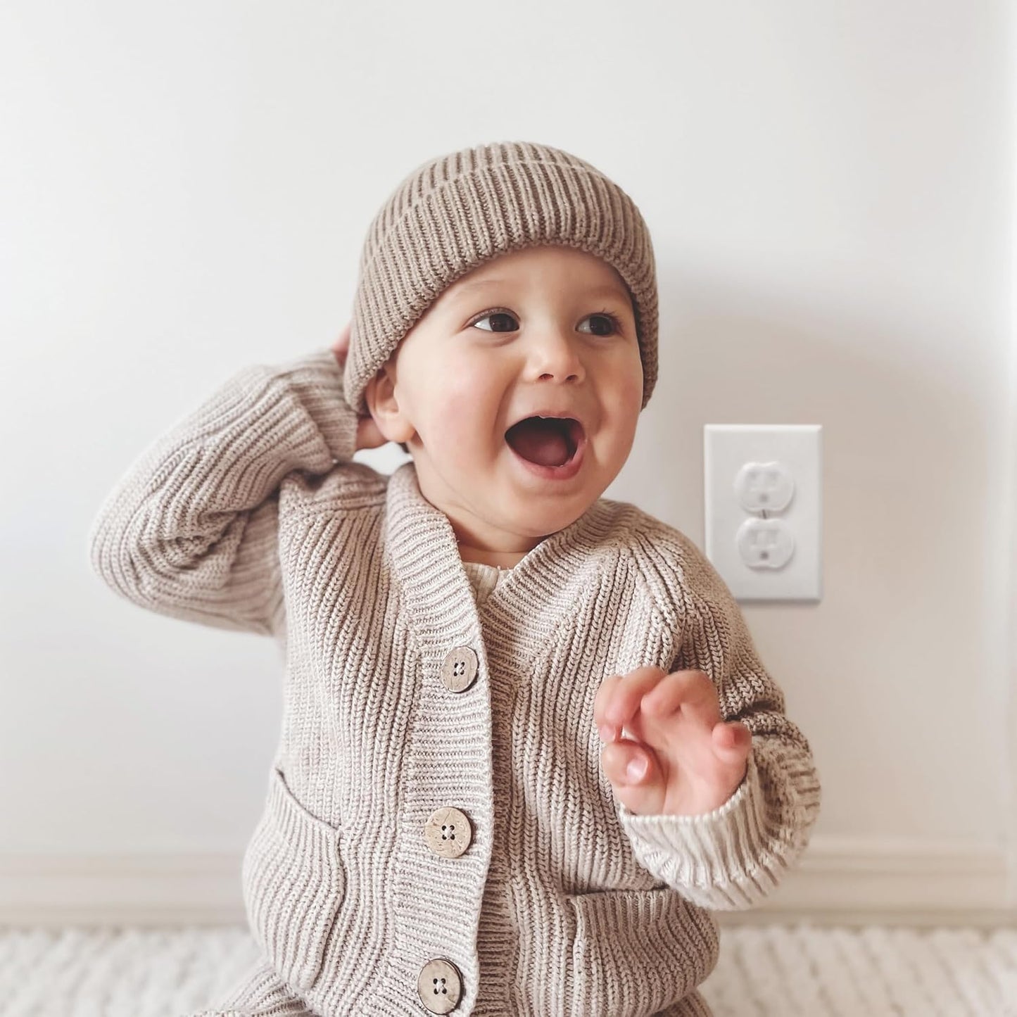 Dreambaby Plastic Baby Safety Outlet Plug Covers - 24 Pack - Outlet Covers Baby Proofing
