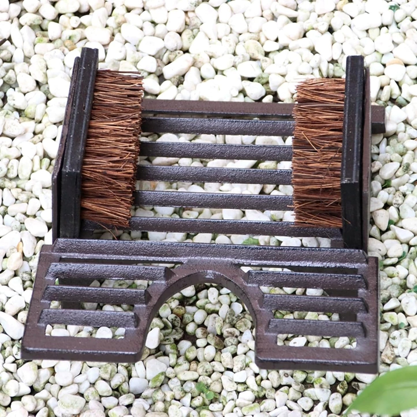 Cast Iron Shoe Brush, Rust Brown Shoe Cleaner with Bristles, 4.3 Inch Height Boot Scraper Mat for Porch, Entryway, Hallway