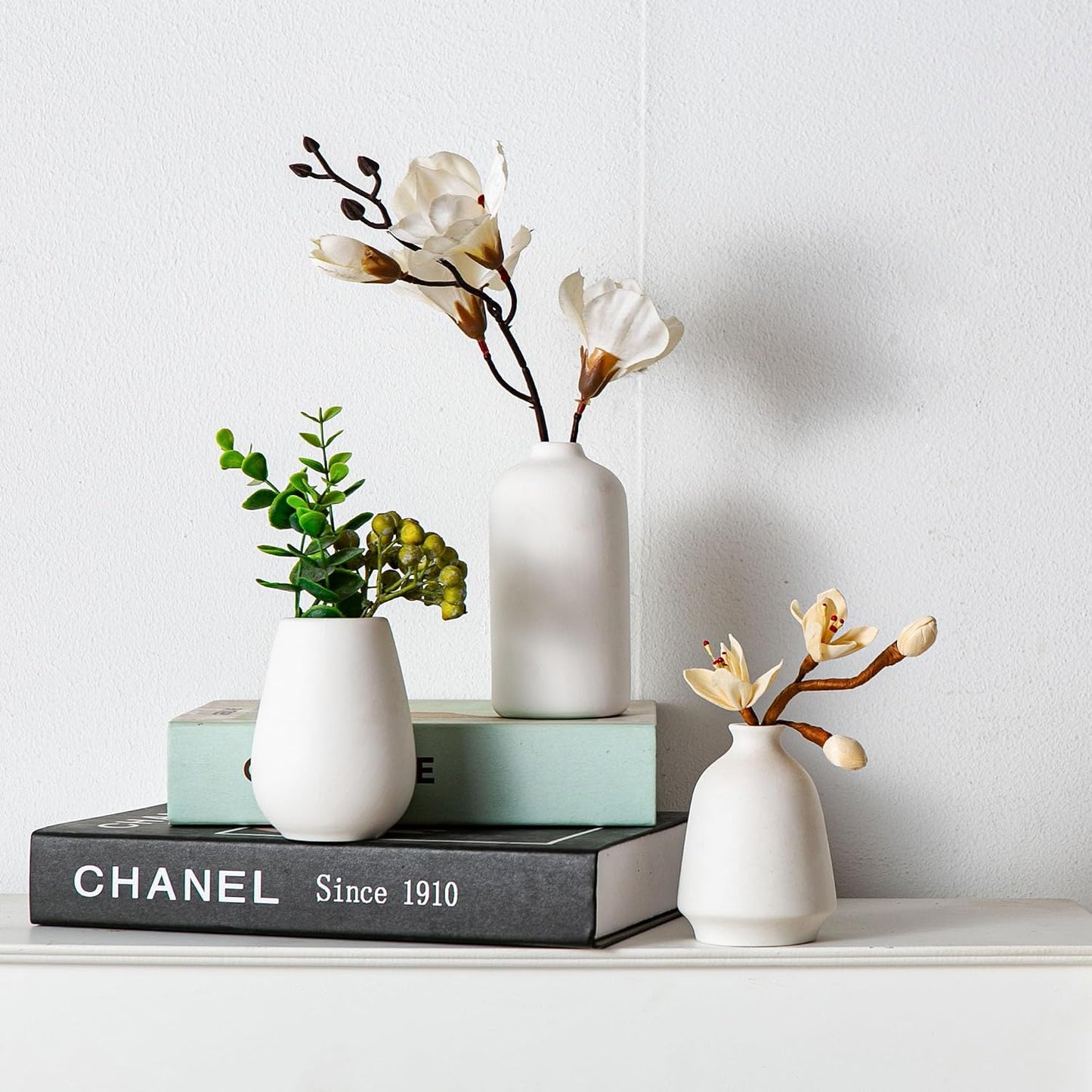 Tanvecle Small White Vases, Ceramic Bud Vase Set of 5, Mini Pottery Vases for Pampas Grass, Flowers, Decorative Vases for Home Modern Decor, Rustic Decor, Veses for Living Room Dining Table Shelves