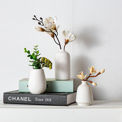 Tanvecle Small White Vases, Ceramic Bud Vase Set of 5, Mini Pottery Vases for Pampas Grass, Flowers, Decorative Vases for Home Modern Decor, Rustic Decor, Veses for Living Room Dining Table Shelves