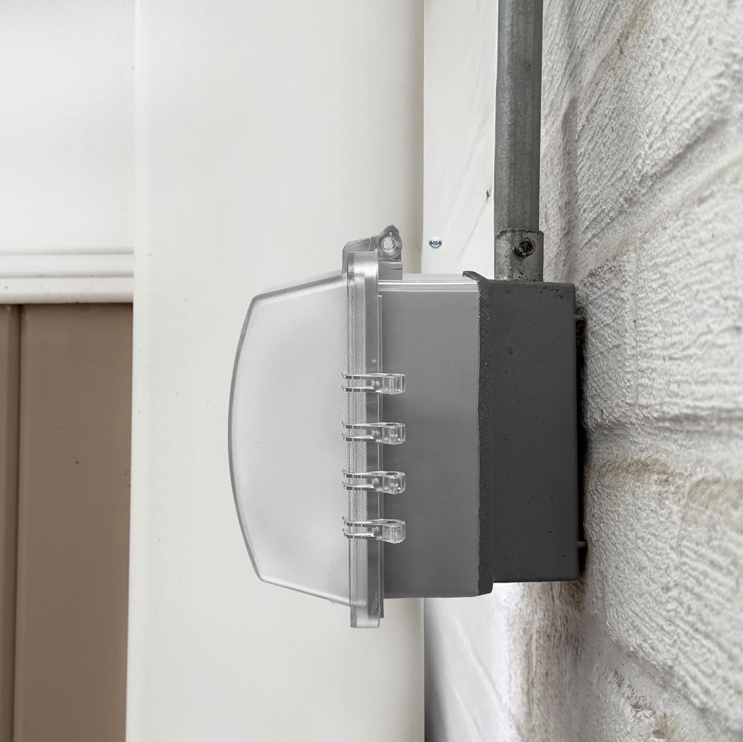 Sealproof 1-Gang Weatherproof In Use Outlet Cover | Horizontal/Vertical Outdoor Plug and Receptacle Protector, Lockable Bubble Cover, UL Extra Duty Compliant, 18 Configurations, Gray