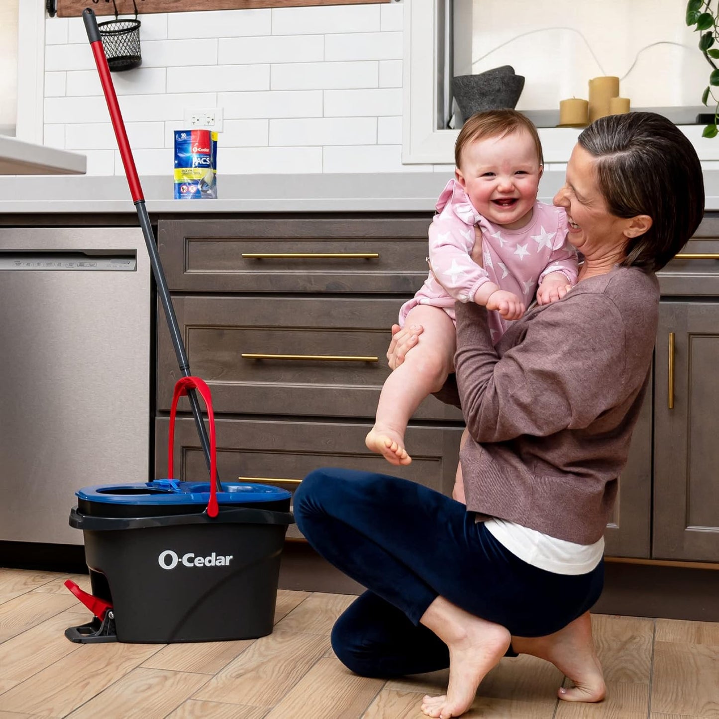 O-Cedar RinseClean Spin Mop & Bucket System + 2 Extra Mop Heads | Clean with Water | Removes 99% of Bacteria