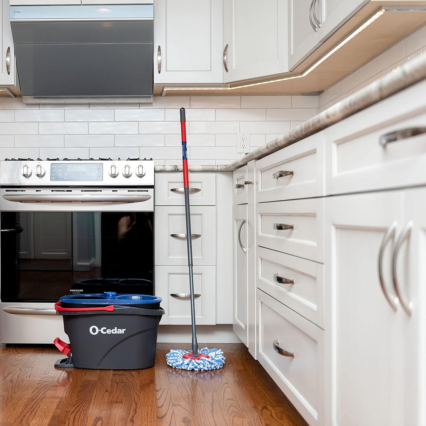 O-Cedar RinseClean Spin Mop & Bucket System + 2 Extra Mop Heads | Clean with Water | Removes 99% of Bacteria