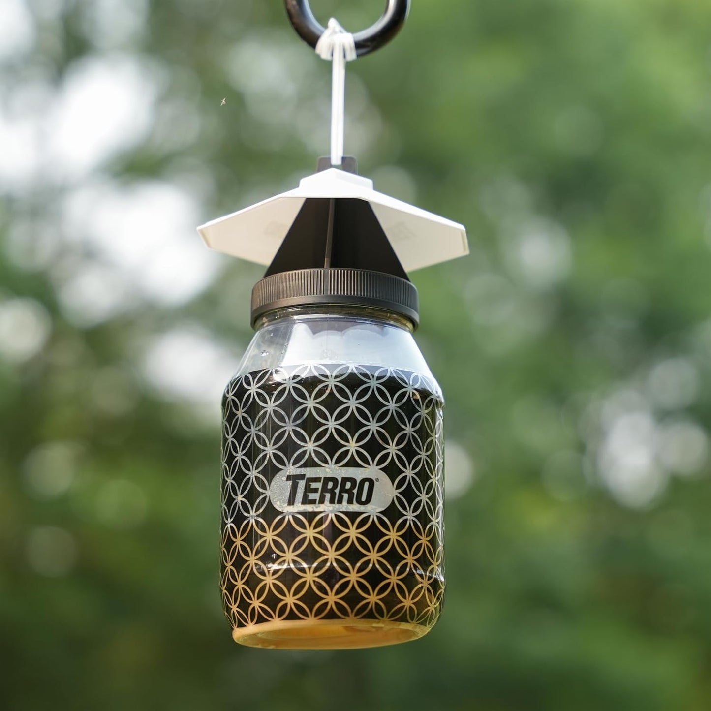 TERRO Fly Magnet Trap, Reusable Poison-Free Outdoor Fly Catcher with Bait | Kills House Flies, Barn Flies & Bottle Flies, Easy to Use Outdoor Fly Trap for Patios & Decks, Bait Activates in Hours