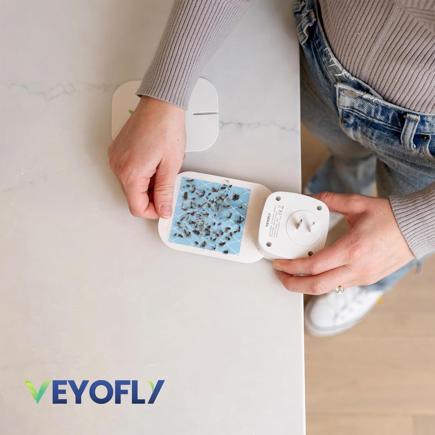 VEYOFLY Fruit Fly Traps for Indoors (2 Device + 4 Refills), Gnat Trap Indoor Plug in, Bug Traps, Flying Insect Trap, Gnat Traps for House Indoor, Fly Trap Indoor for Home Bug Light, Gnats Catcher