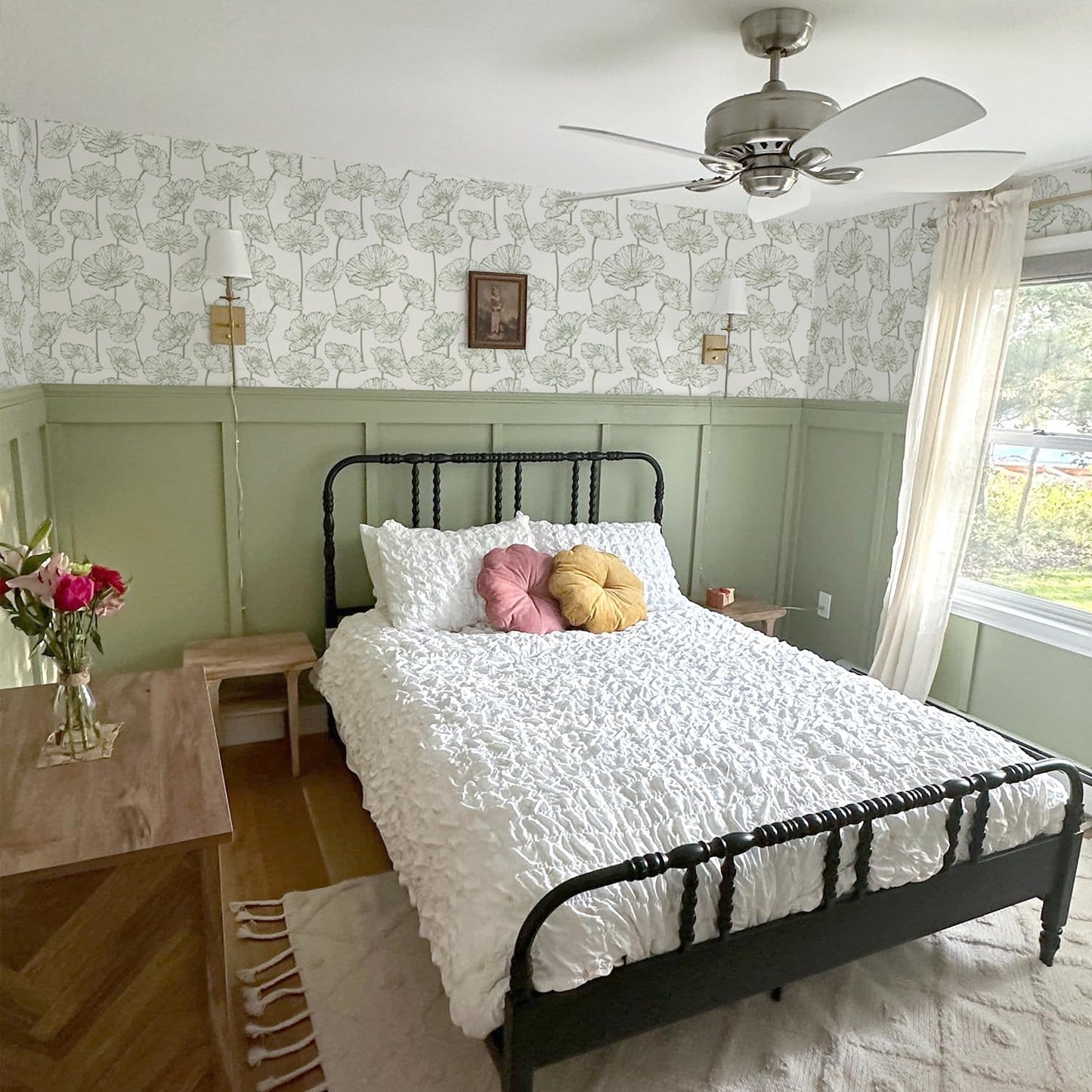 Orainege Modern Peel and Stick Wallpaper 17.3inx118.1in Beige and White Floral Wallpaper Boho Contact Paper Removable Decorative Wall Paper for Bedroom Bathroom Cabinets Decor Vinyl