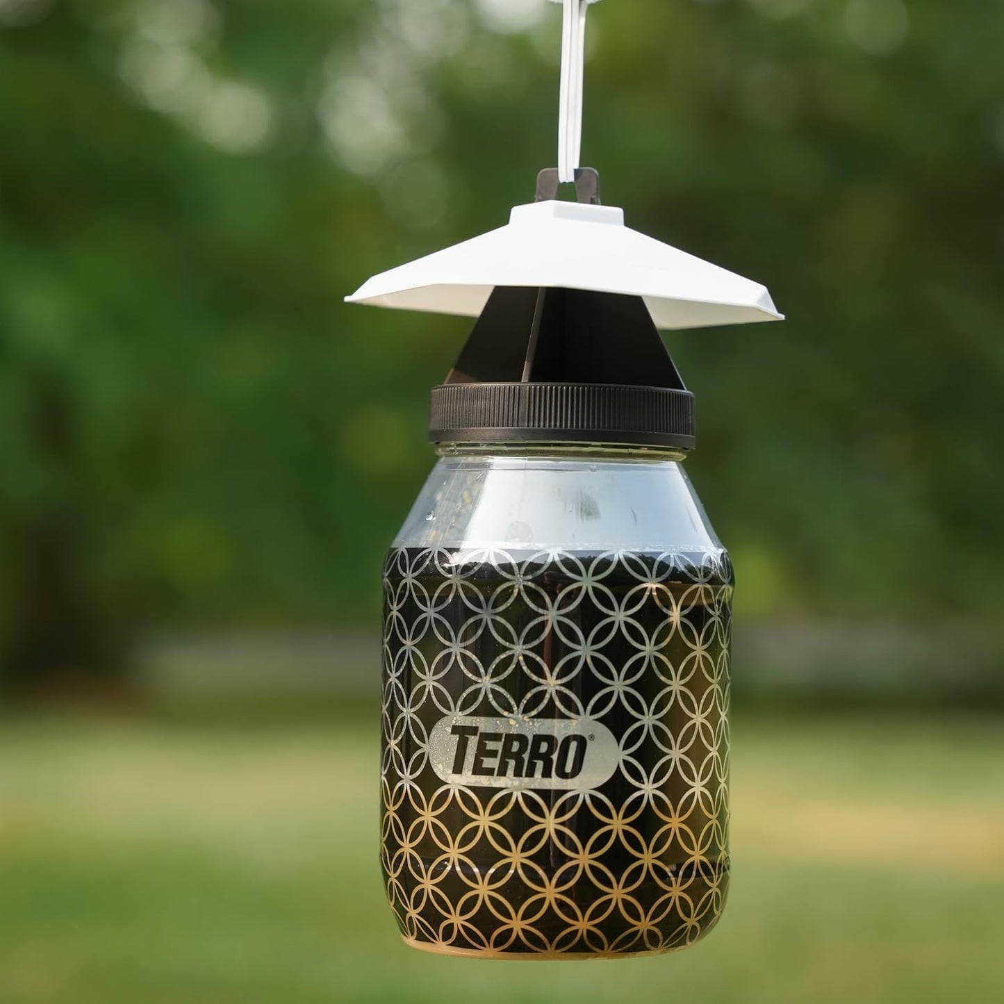 TERRO Fly Magnet Trap, Reusable Poison-Free Outdoor Fly Catcher with Bait | Kills House Flies, Barn Flies & Bottle Flies, Easy to Use Outdoor Fly Trap for Patios & Decks, Bait Activates in Hours