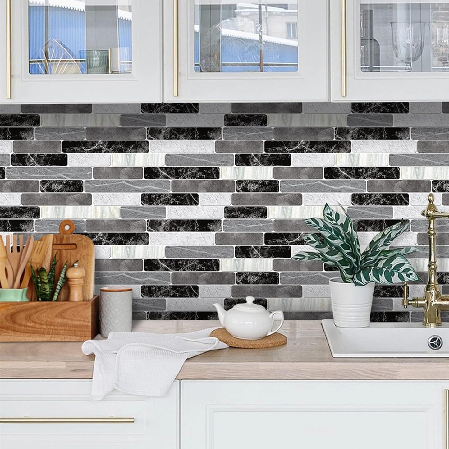 WENMER Kitchen Peel and Stick Backsplash Wallpaper, Waterproof Bathroom Wall Paper, Self Adhesive Removable Wallpaper for Kitchen Backsplash, Tile Contact Paper for Countertop, 17.7"x 118"