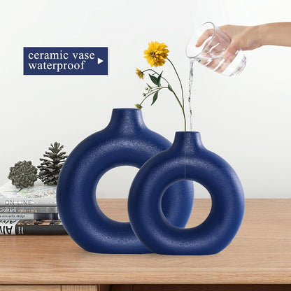 White Ceramic Donut Vase Set of 2, Hollow Matte Pampas Flower Vases for Boho Home Wedding Party Room Dinner Table Shelf Decor.（White）