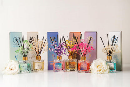 PEANÄK Reed Diffuser Set - Sandalwood Rose Fragrance 6.7oz (200 ml) - Real Preserved Flowers & 8 Reed Sticks for Bathroom Shelf Decor Home Diffuser & Office Scent with Long Lasting Gift Scent