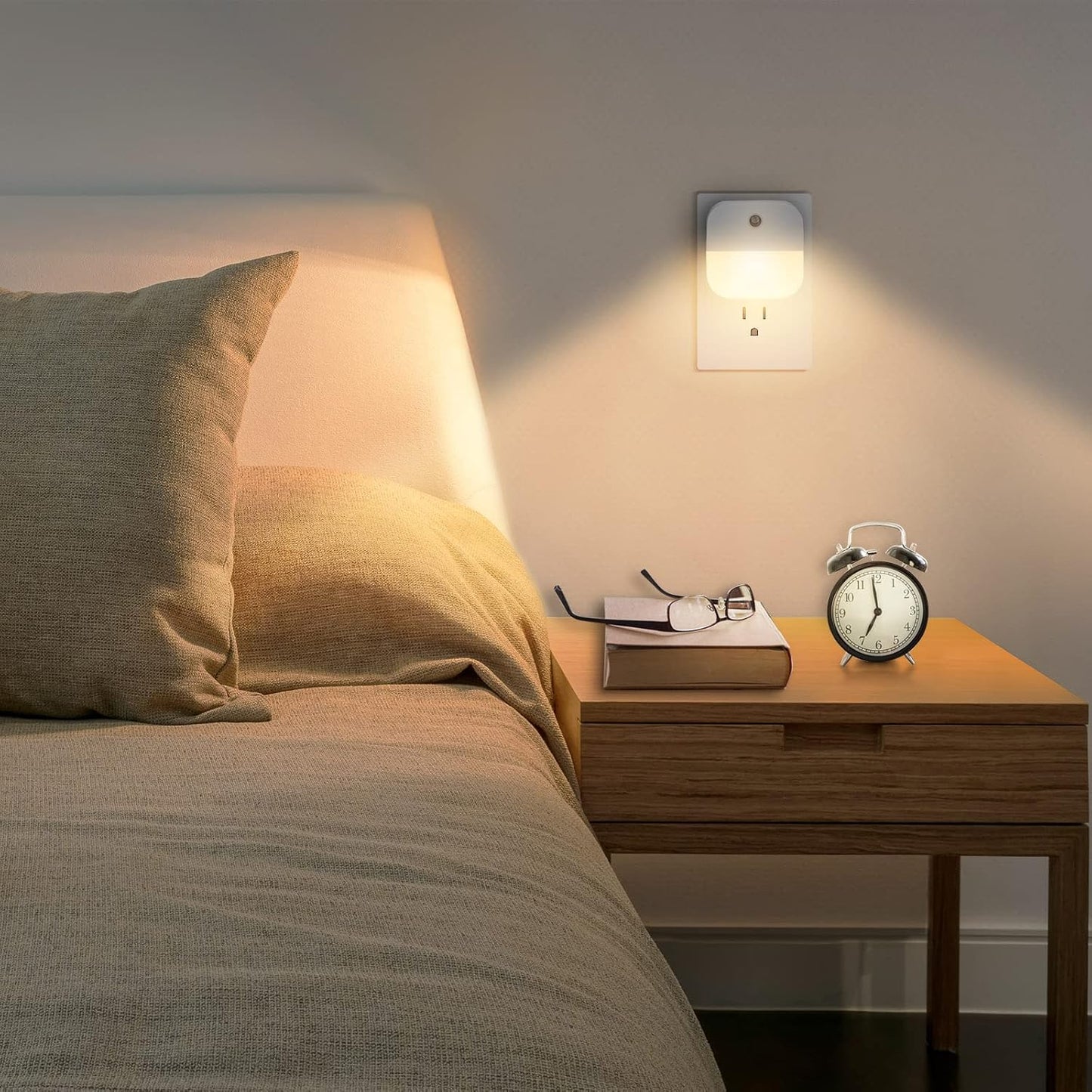6 Pack Night Light Plug in, White LED Nightlights with Smart Dusk to Dawn Sensor, Plug into Wall Nightlights Suitable for Bedroom, Bathroom, Hallway, Kitchen, Stairs, Kids, Adults