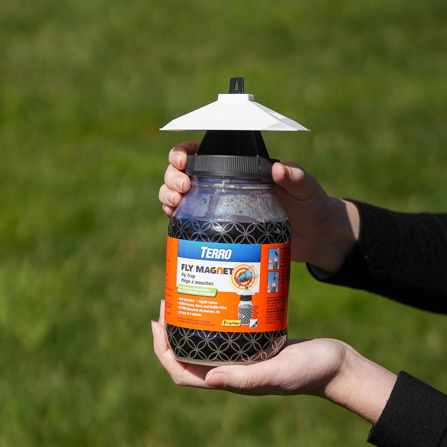 TERRO Fly Magnet Trap, Reusable Poison-Free Outdoor Fly Catcher with Bait | Kills House Flies, Barn Flies & Bottle Flies, Easy to Use Outdoor Fly Trap for Patios & Decks, Bait Activates in Hours