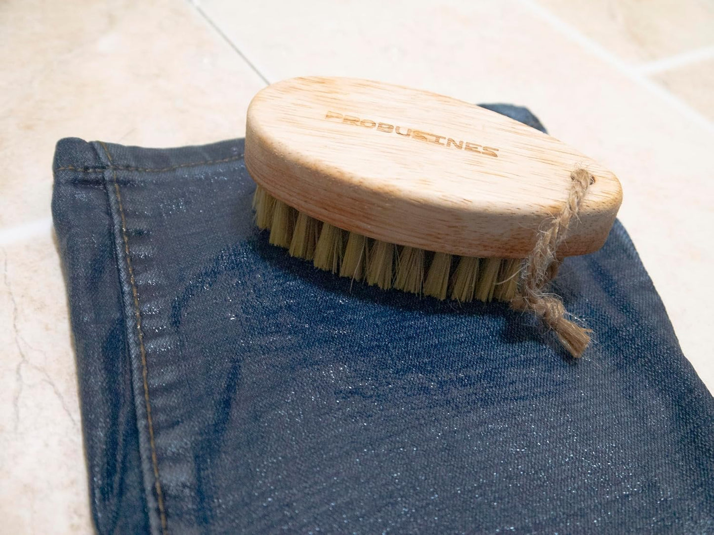 Natural Blend Bristle Laundry Brush Clothes Fabric Cleaning Brush for Non-Destructive Cleaning and Laundry Use for Scrubbing Stains on Delicate Fabrics Knitted Cotton Leather