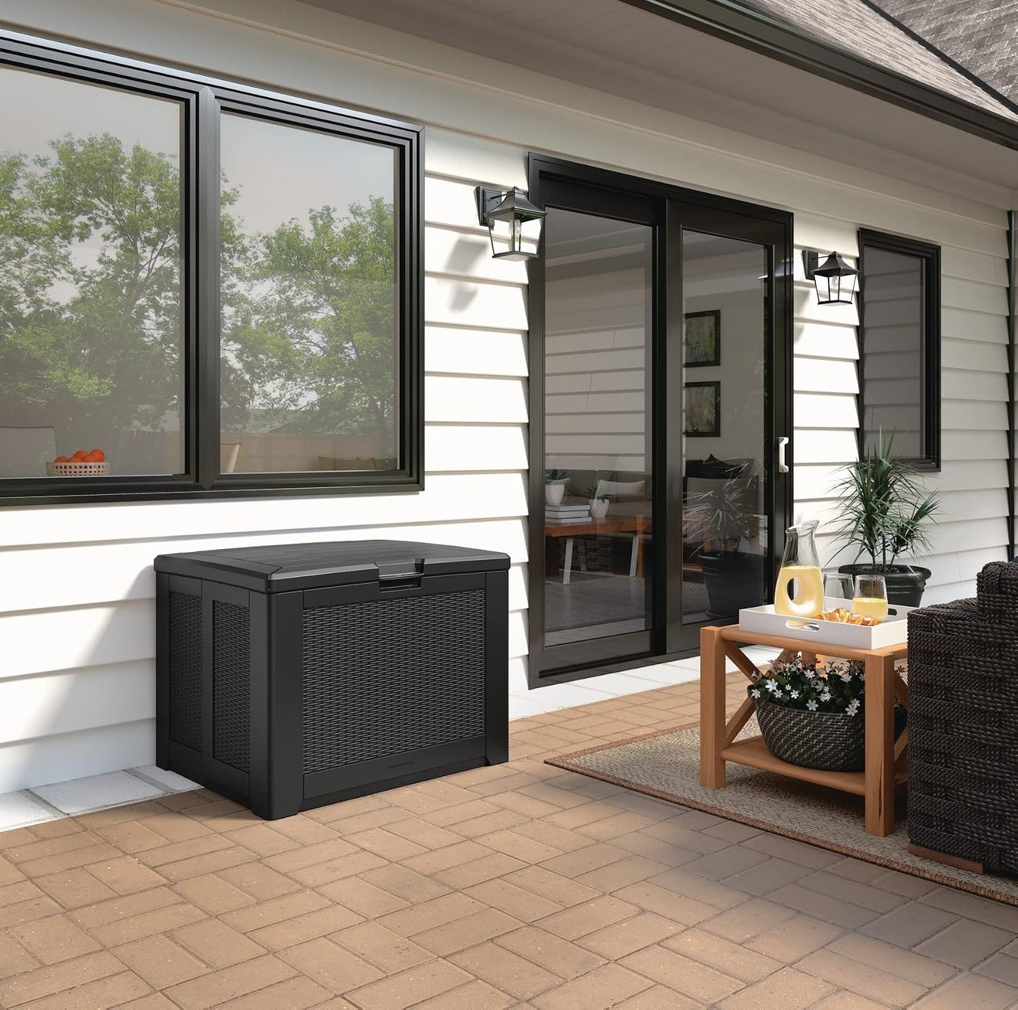 Rubbermaid Extra Large Resin Outdoor Storage Deck Box (134 Gal), Weather Resistant, Black, Deck Organization for Home/Backyard/Pool Chemicals/Toys/Garden Tools/Porch/Patio Cushions