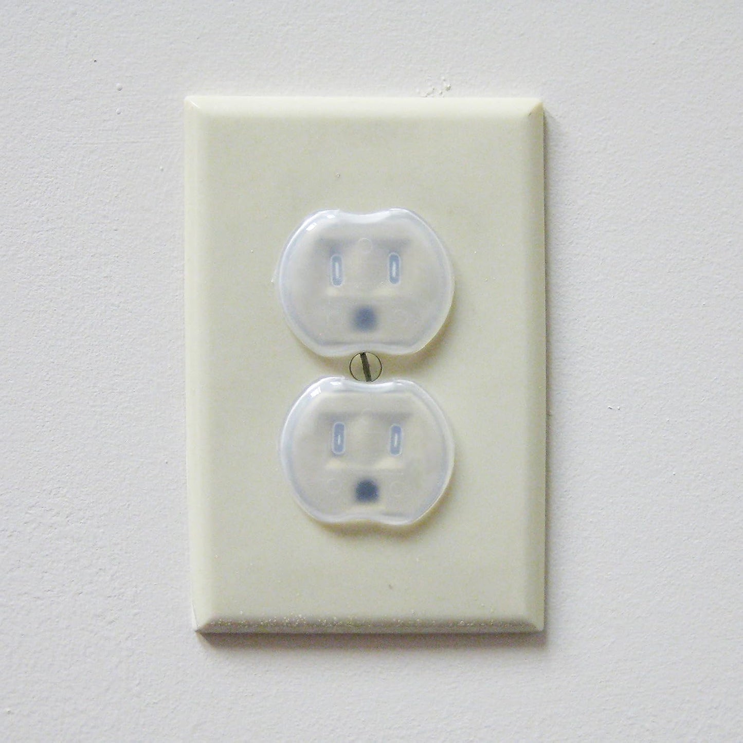 Dreambaby Plastic Baby Safety Outlet Plug Covers - 24 Pack - Outlet Covers Baby Proofing