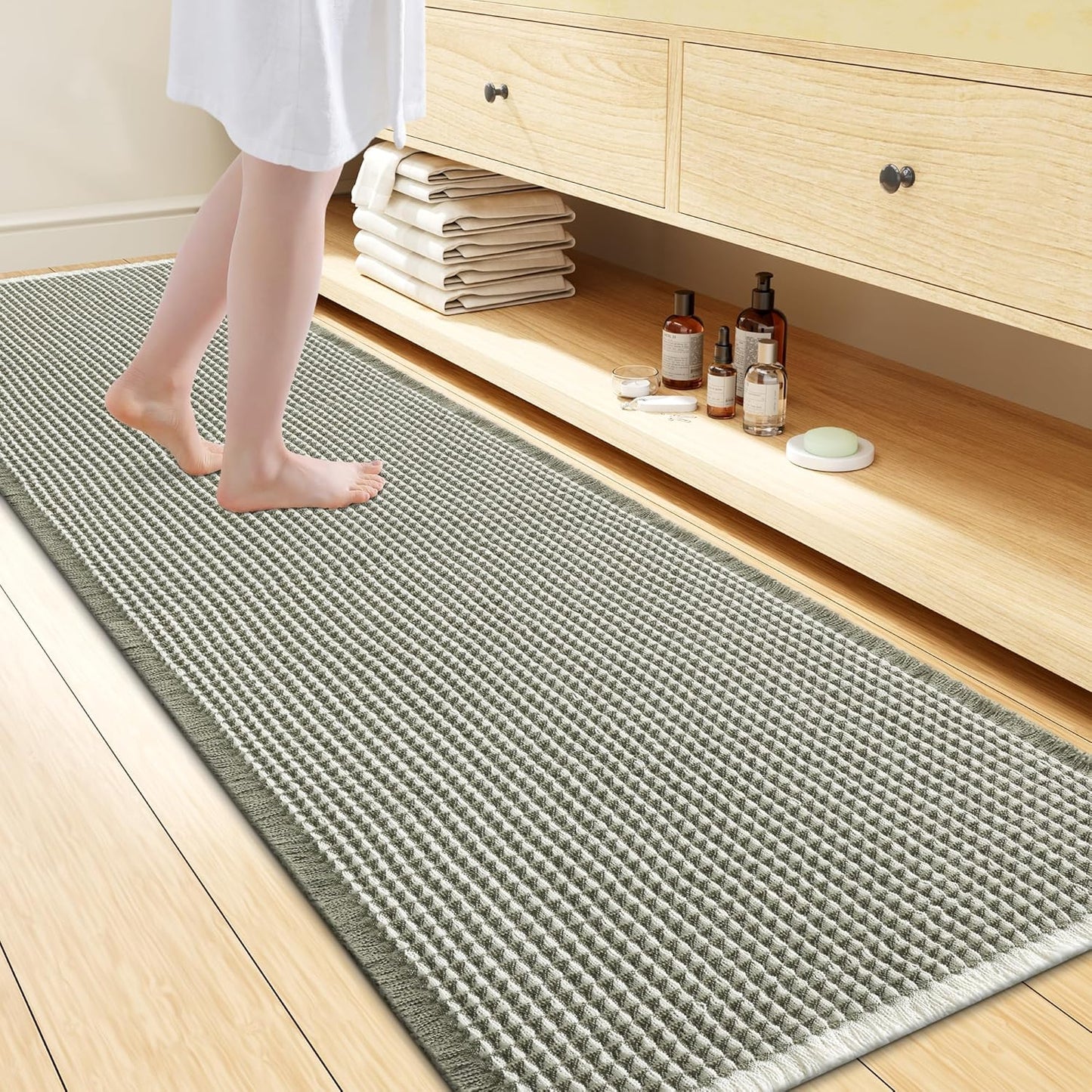 Smiry Waffle Bath Mat 30x20, Extra Soft Absorbent Bathroom Rugs, Non Slip Machine Washable Quick Dry Bath Rugs for Bathroom Floor, Tub, Shower, Home Decor Accessories, Brown