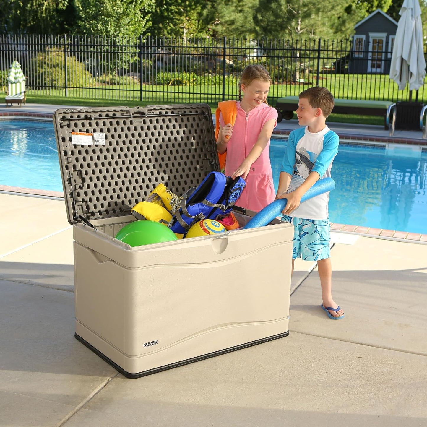 LIFETIME 60012 Extra Large Deck Box, 130 Gallon, Desert Sand/Brown